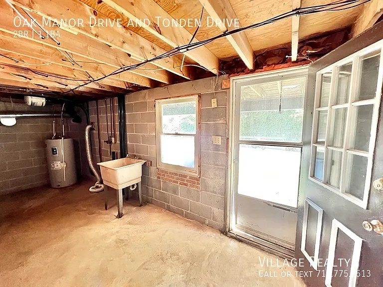 Oak Manor Dr — Photo 74