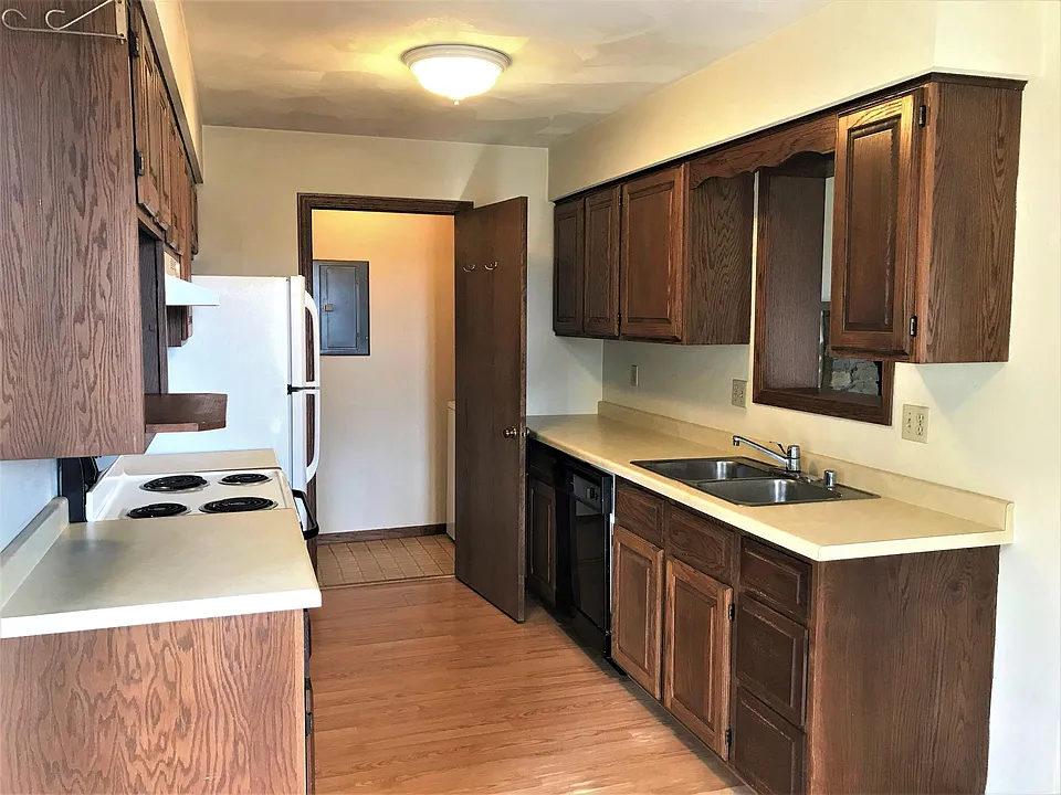 Dishwasher, Laundry Closet