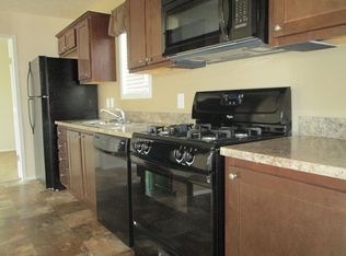 38041 Rosedale Dr, Clinton Twp, MI 48036