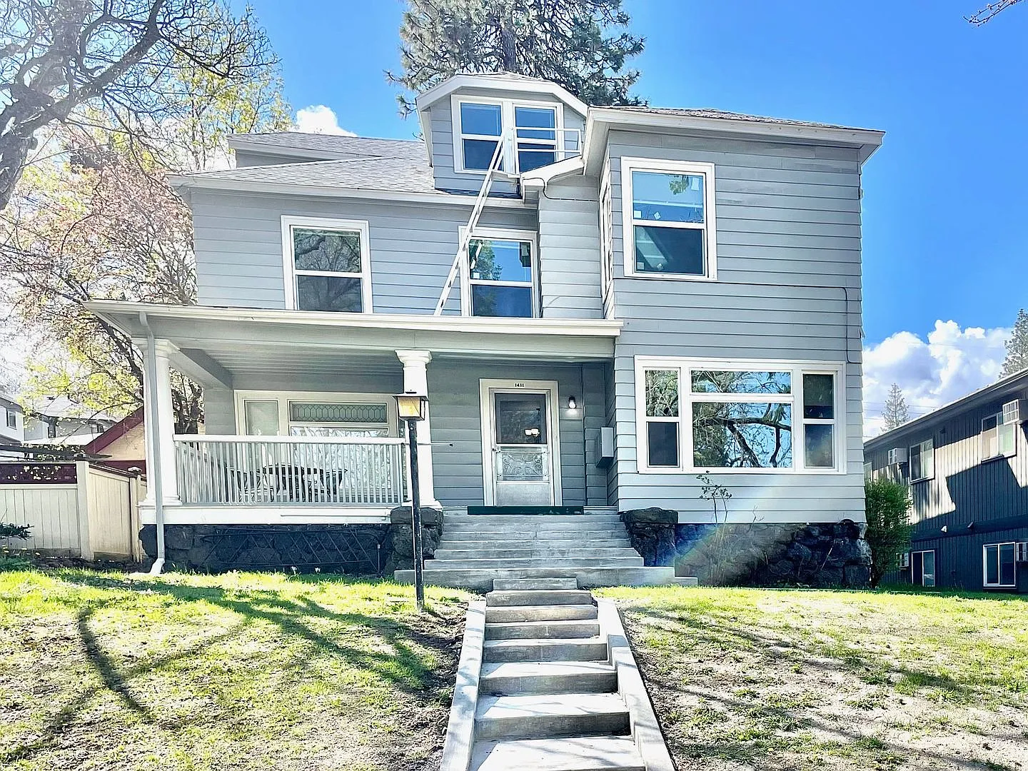 Gorgeous Remodeled 2 Bed, 1 Bath on South Hill! *$500 OFF!* — Photo 3
