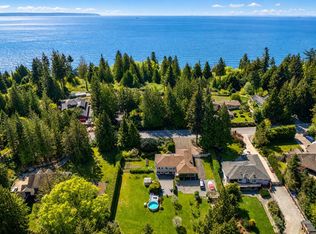 7904 Redrooffs Rd, Sunshine Coast, BC V7Z 1A4