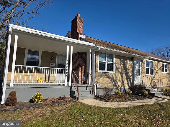 2nd image of 882 Sawyer Ave