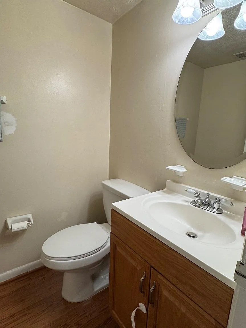 3 bed, 1.5 bath, 1332 sqft, $2,300 — Photo 4