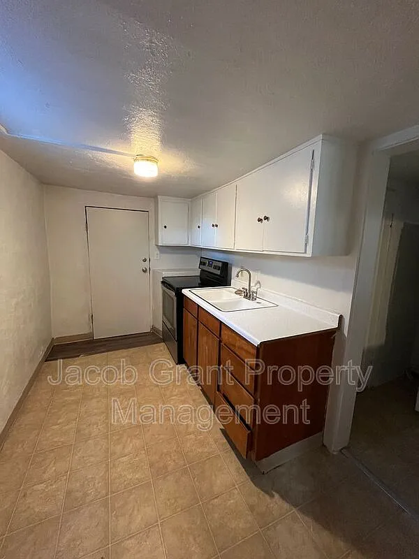 Building Photo - 353 H St #3