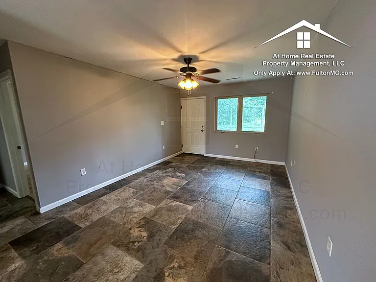 107 Spruce Dr — Photo 3