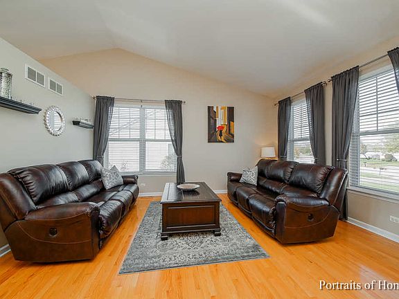 3rd image of 660 Hamilton Ln