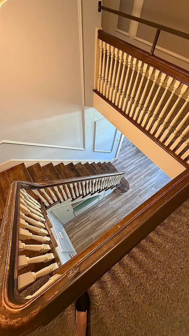 8 bed, 4923 sqft, $2,000 — Photo 2