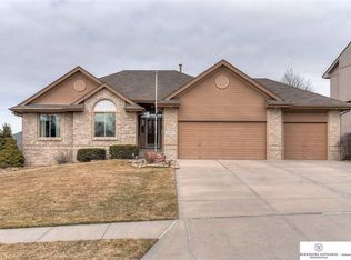 17612 Pine St, Omaha, NE 68130