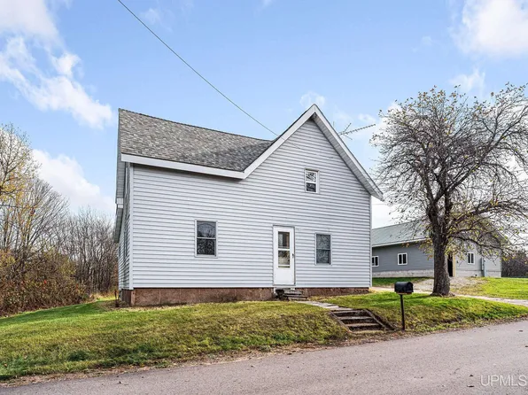 404 N Princeton Dr, Gwinn, MI 49841