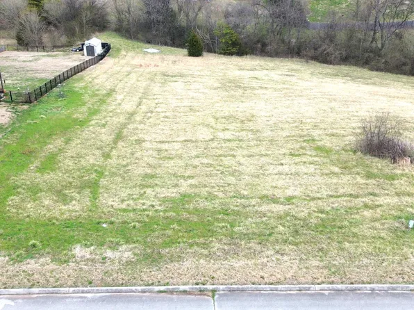 930 Carter Springs Dr, Maryville, TN 37801