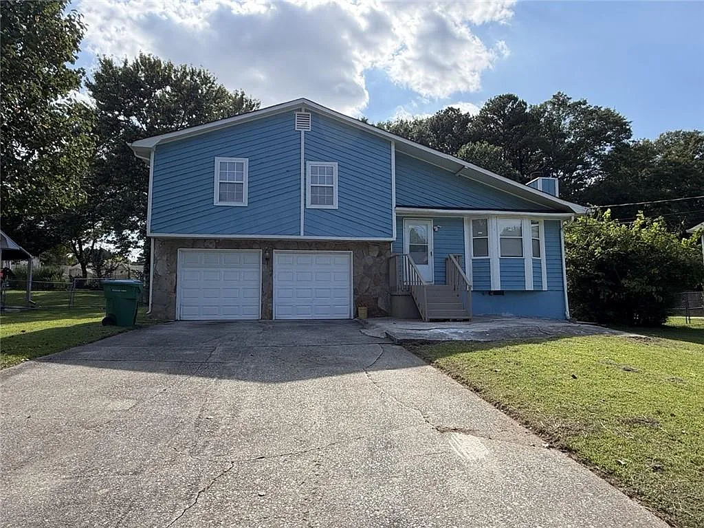3 bed, 2.0 bath, 1762 sqft, $2,200 — Photo 1