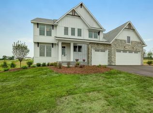 9733 8th St N, Lake Elmo, MN 55042
