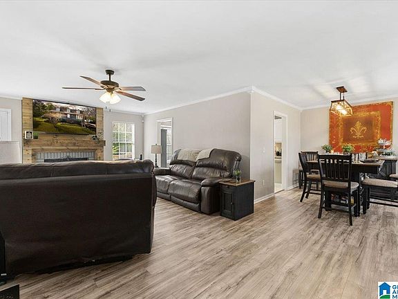 5th image of 8821 Clubhouse Cir