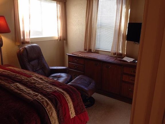 Bedroom/Living Room (Furnishings not included)