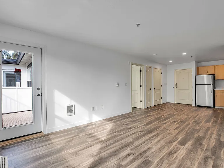 Eastwood Apartments — Photo 21