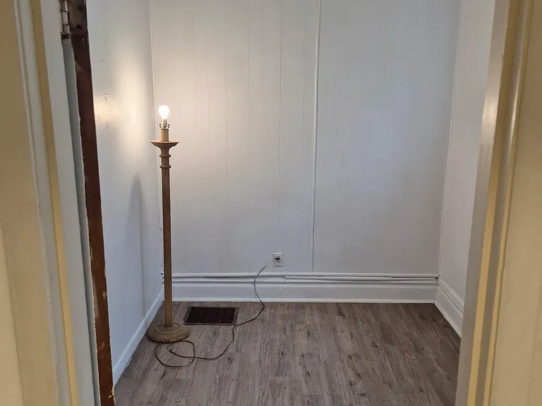 2162 Edmund Ave — Photo 14