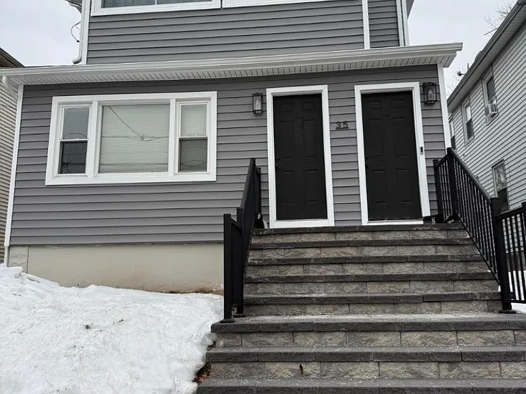 35 Mountainview St — Photo 2