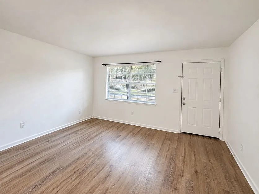 2 bed, 900 sqft, $1,150 — Photo 4