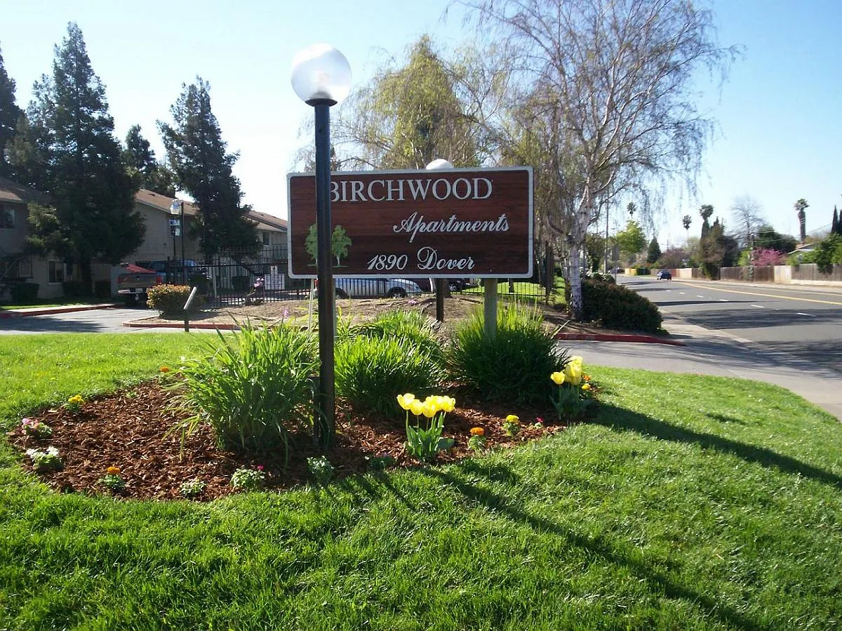 Birchwood Apartments — Photo 1