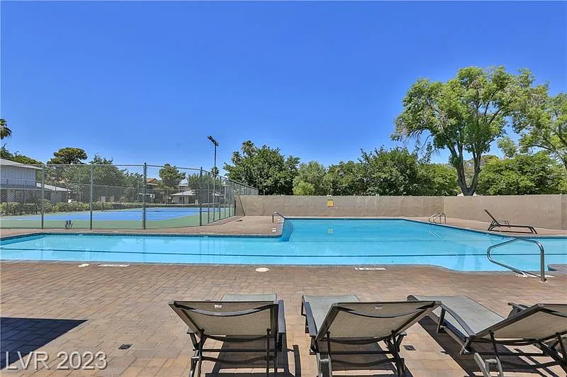 2 bed, 1.0 bath, 792 sqft, $1,200 — Photo 1