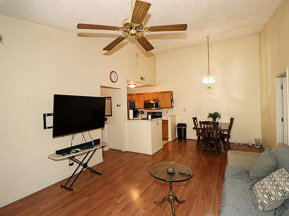 5th image of 388 Marian Ln APT 11