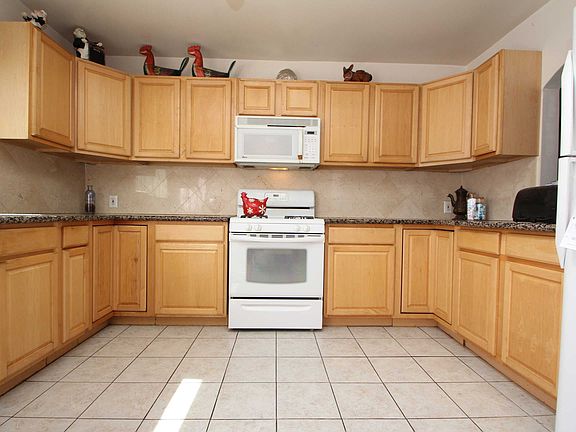 5th image of 5744 Lasaine Ave