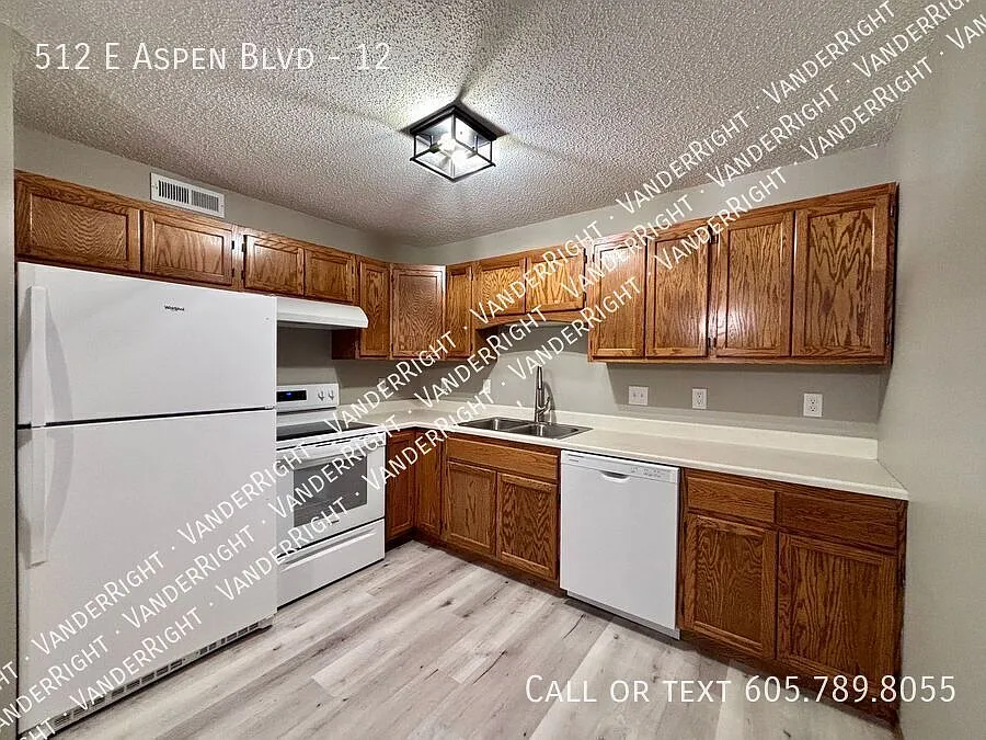 Building Photo - 512 E Aspen Blvd #12