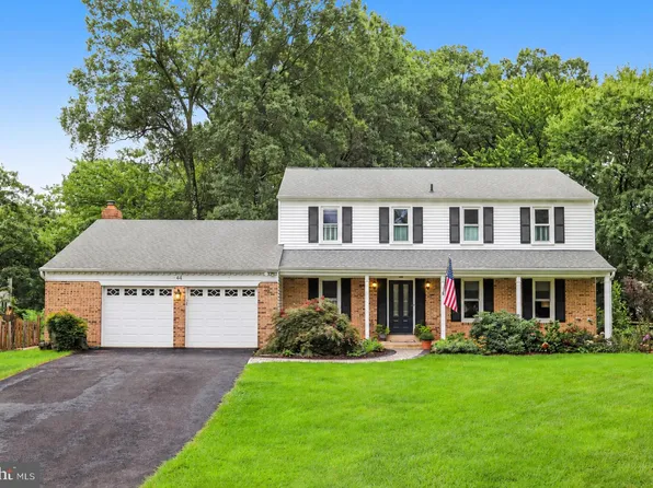44 Acorn Ct, Sterling, VA 20164