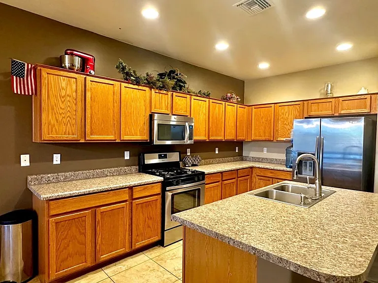 1145 E Madera Grove Ln — Photo 2