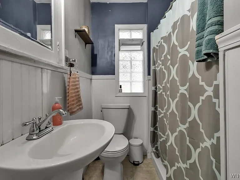 4 Avery Ave #2 — Photo 8
