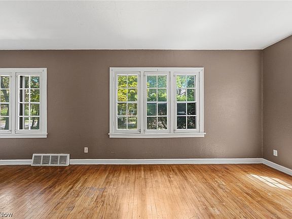 5th image of 3544 Lynnfield Rd