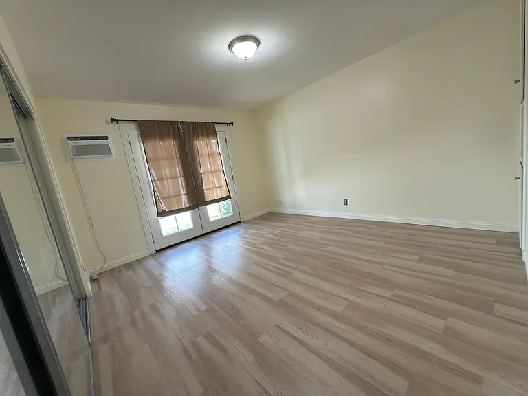 4835 Fiesta Ave — Photo 8