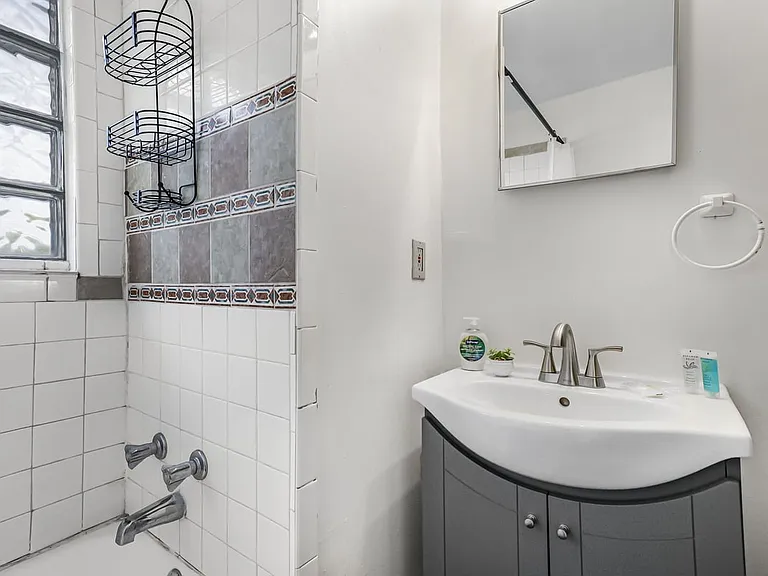 288 E 12th Ave #4 — Photo 23