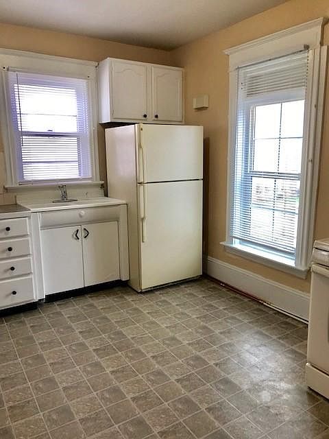 2nd image of 207 W Wood St