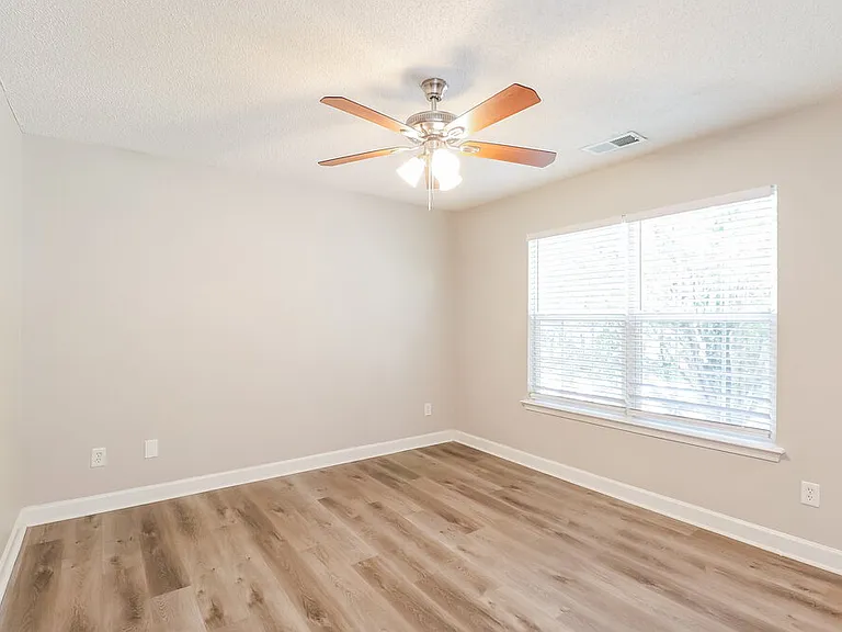 326 Kingville Dr — Photo 10
