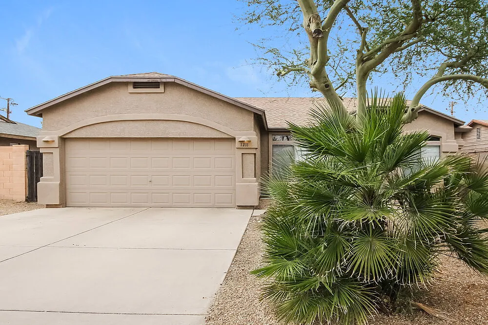 3 bed, 2.0 bath, 1576 sqft, $2,410 — Photo 1