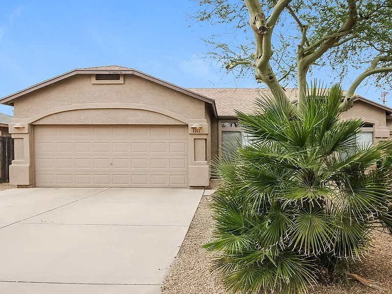 1211 E Winter Dr — Photo 1