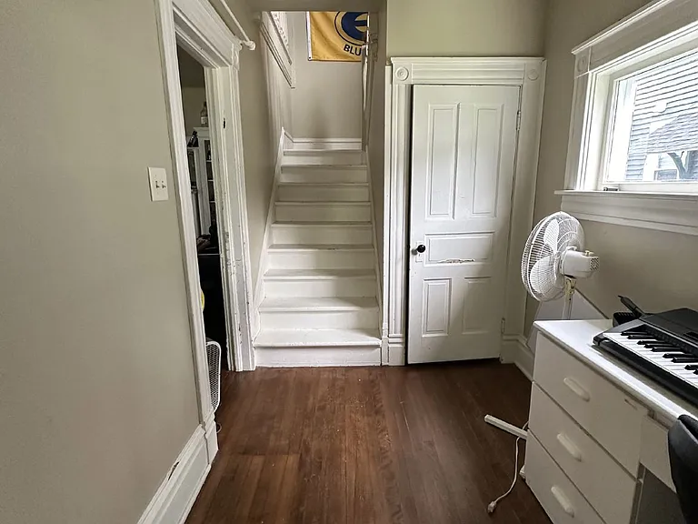 425 Hudson St — Photo 3