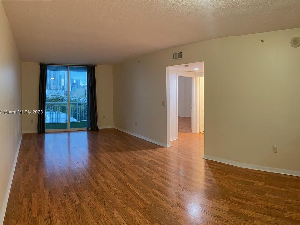 1st image of 275 NE 18th St APT 803