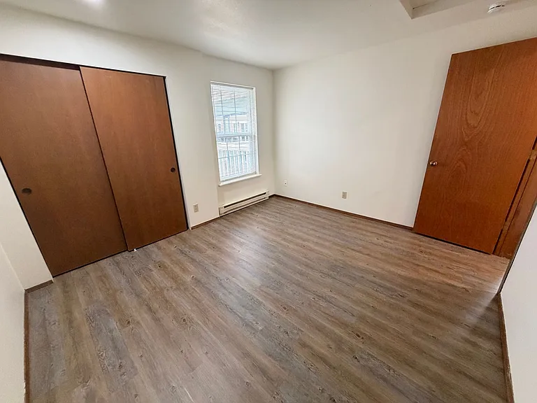 5681 Eagle Pkwy — Photo 12