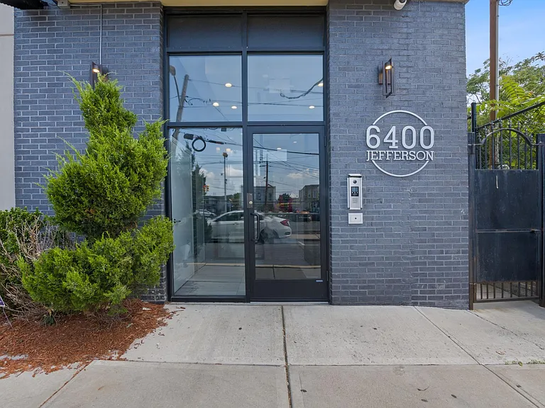 6400 Jefferson St #403 — Photo 4