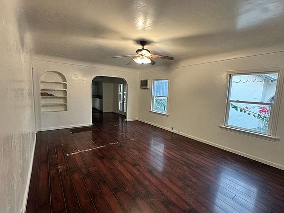 3rd image of 622 E St