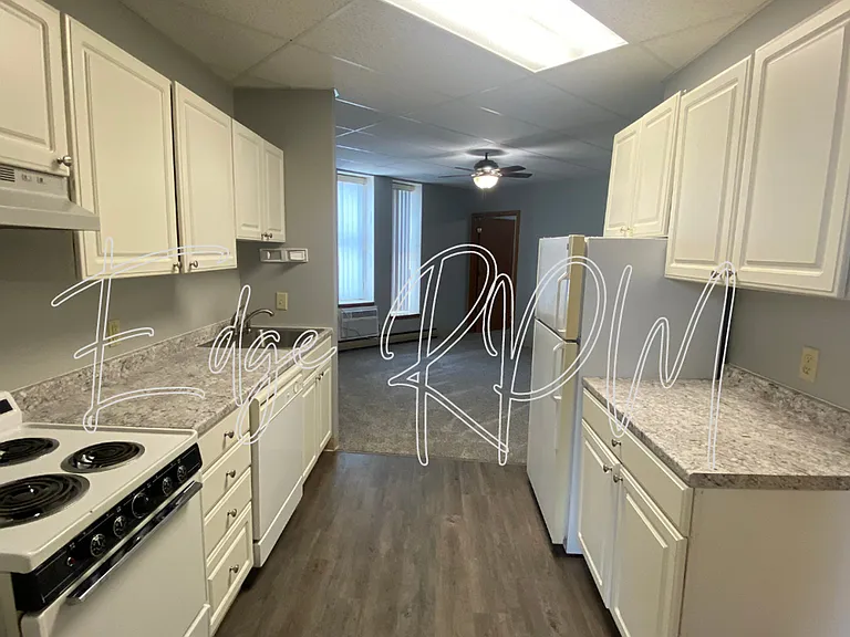 124 E Main St — Photo 1