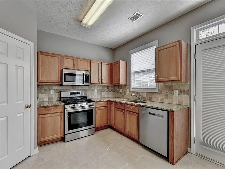 3067 Kentmere Dr — Photo 15