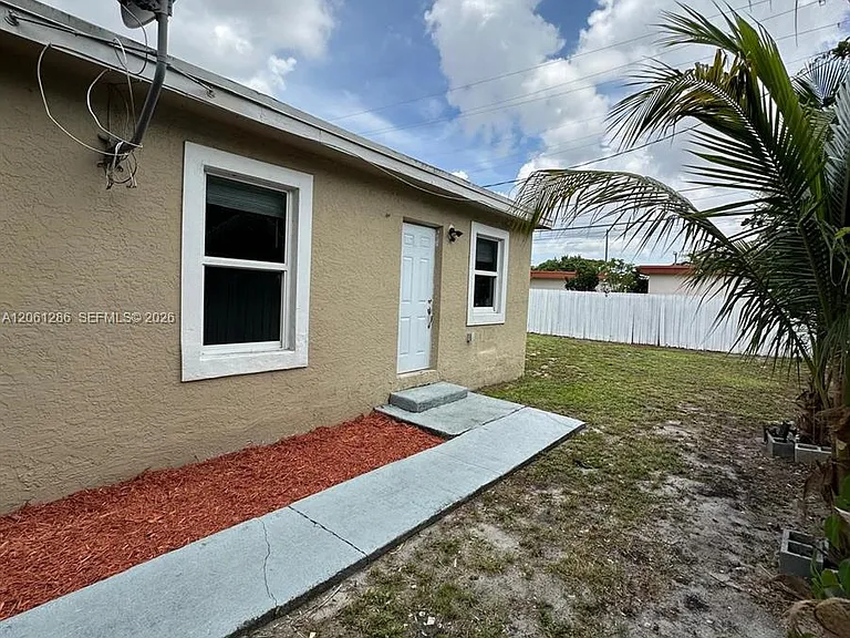 728 SW 6th St #2 — Photo 40
