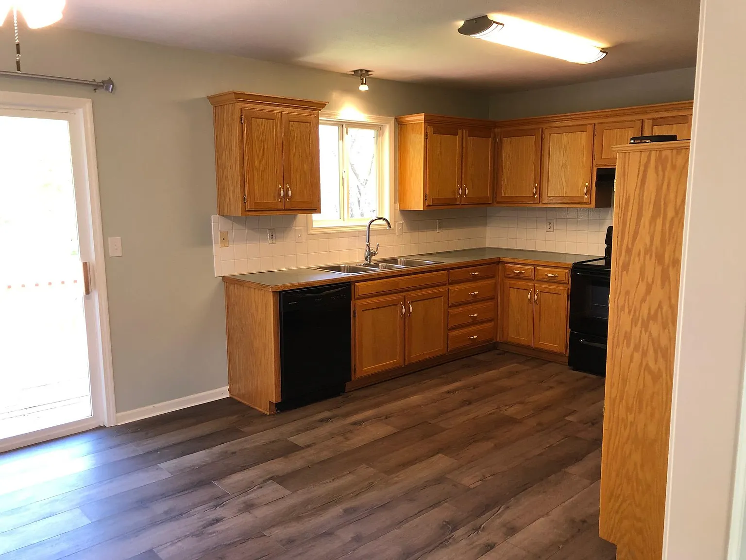 4 bed, 1742 sqft, $2,250 — Photo 2