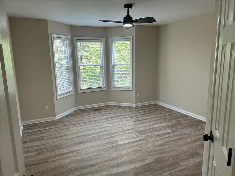 140 Stoneforest Dr — Photo 17