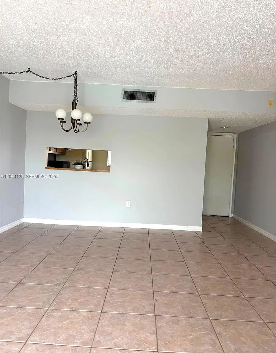 The Horizons Condo #2 — Photo 2