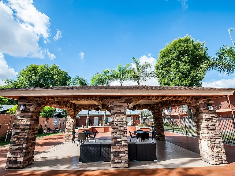 Vista Bella Apartment Homes — Photo 15