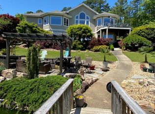 206 Honeysuckle Dr, Seneca, SC 29672